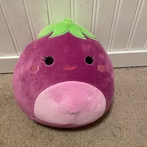 Brand new Glena squishmallow 

NWT